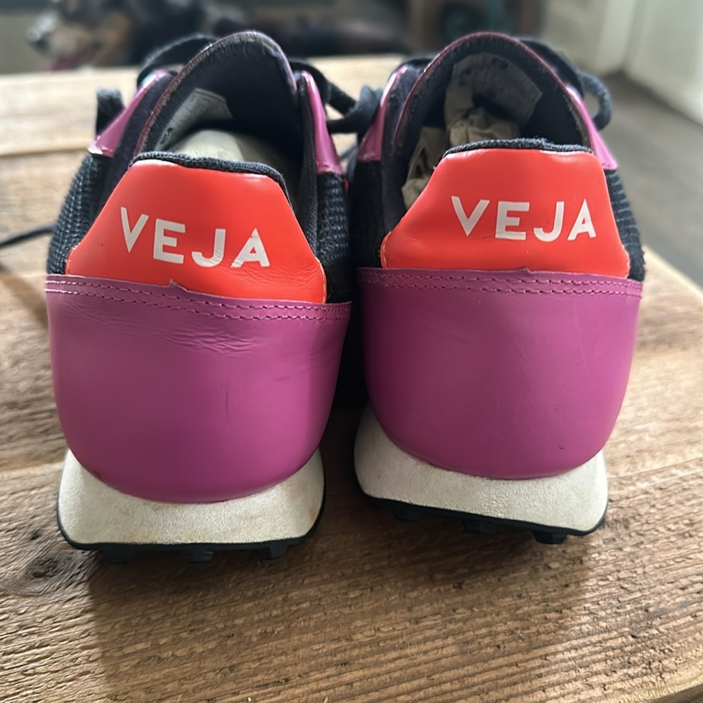 Trade/sell Veja shoes size 8. New pretty purple black and orange tennis shoes. - Picture 5 of 7